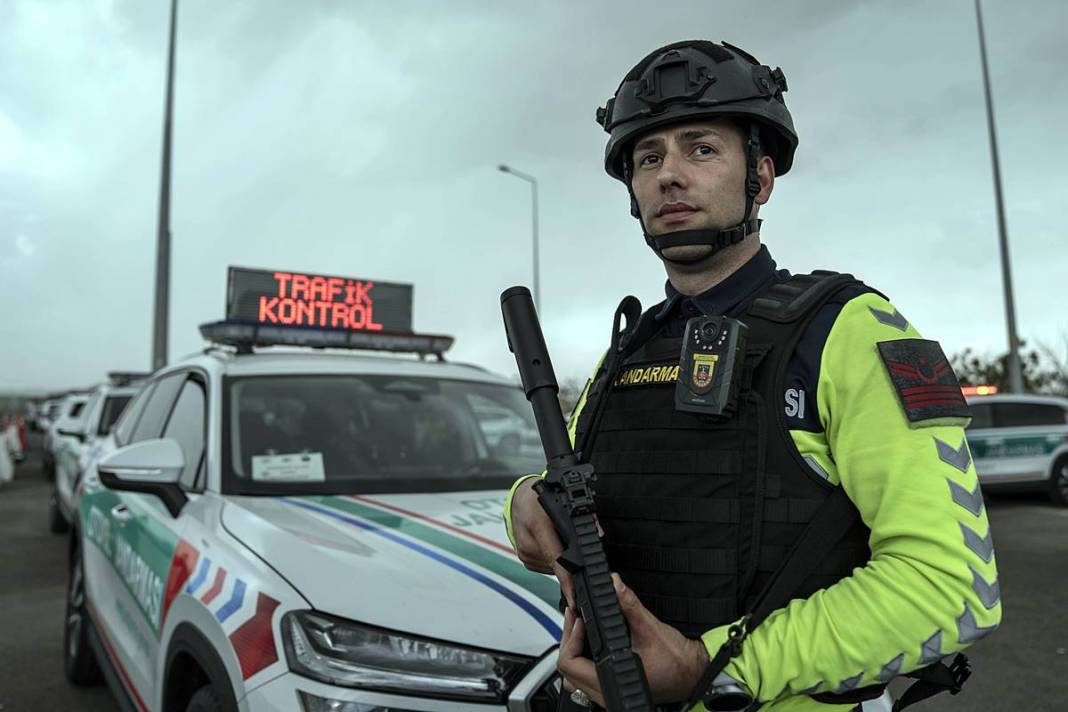 Modern radar sistemleri otoyollarda uçanı kaçanı anında tespit ediyor! 4 kademeli lazerlerle sürekli tarama yapılıyor 13